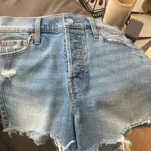 NWOT Distressed Denim Shorts – Size 26